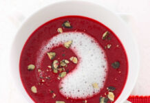 Rote Bete-Suppe mit Wasabi-Schaum