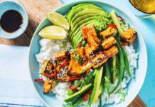 Vegane Kokosbowl mit Sesamsüßkartoffel