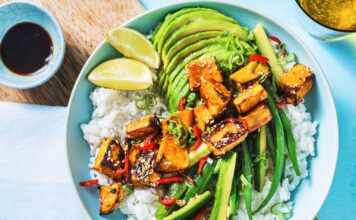 Vegane Kokosbowl mit Sesamsüßkartoffel