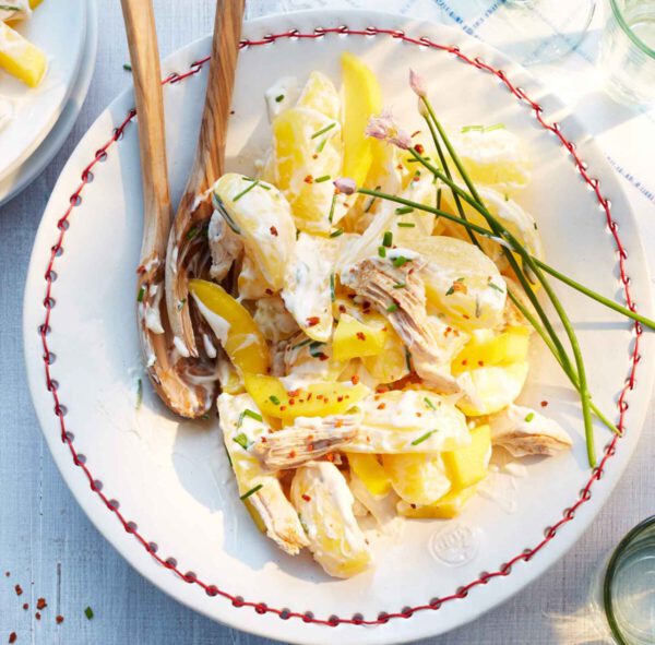 Kartoffelsalat mit Hähnchen und Mango