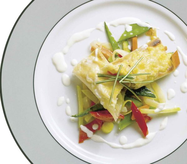 Gemüsestrudel überbacken, mit Kräuter-Remoulade