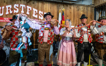 Oktoberfest mal anders: Bier und Brezel in USA, Foto New Craunfels