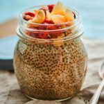 Veganer Chia-Pudding mit Kokoschips, Beeren und Nüssen, Foto: Grafschafter