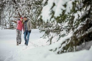 Winterwandern zu einer Skihütten für Genießer in der Familien-Skiregion St. Johann in Tirol