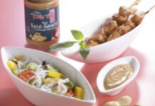 Hähnchen-Saté mit Glasnudelsalat und Erdnuss-Dip, foto Rila Feinkost-Importe